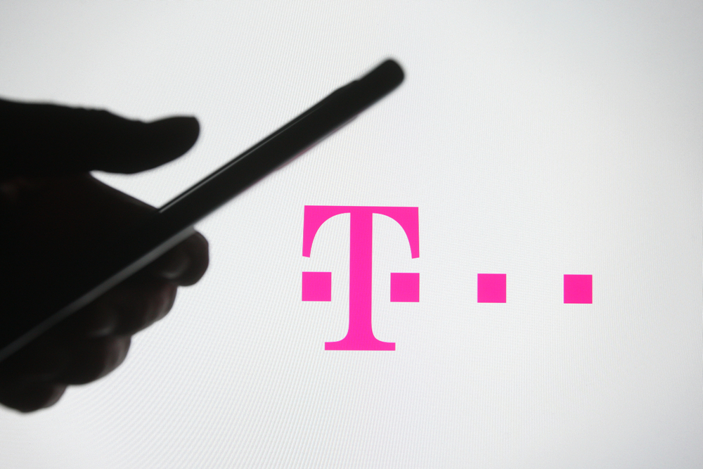 If You Got a “Your Bill Is Paid For” Text, You're Part of a Massive T-Mobile Texting Scam